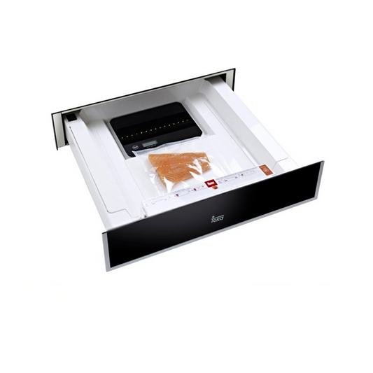 Aparat de vidat TEKA VS 152 GS cu design alb și panou frontal negru din cristal, în care este sigilat un pachet cu alimente.